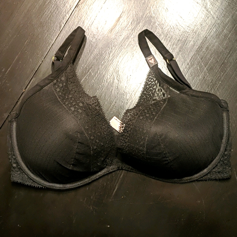 NWT Victoria's Secret black plunge bra